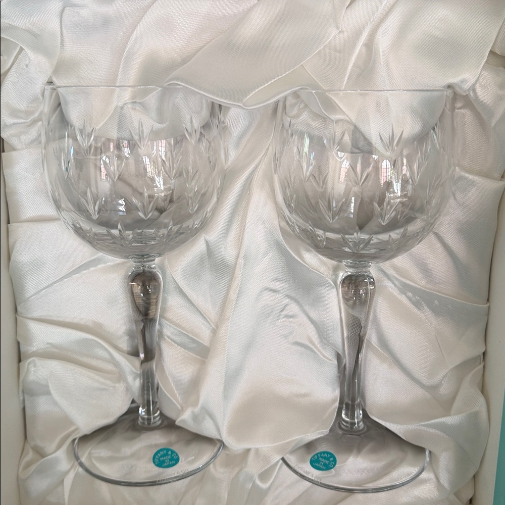 🌟🌟HOST PICK🌟🌟Stunning Glassware By “Tiffany” - Picture 2 of 7